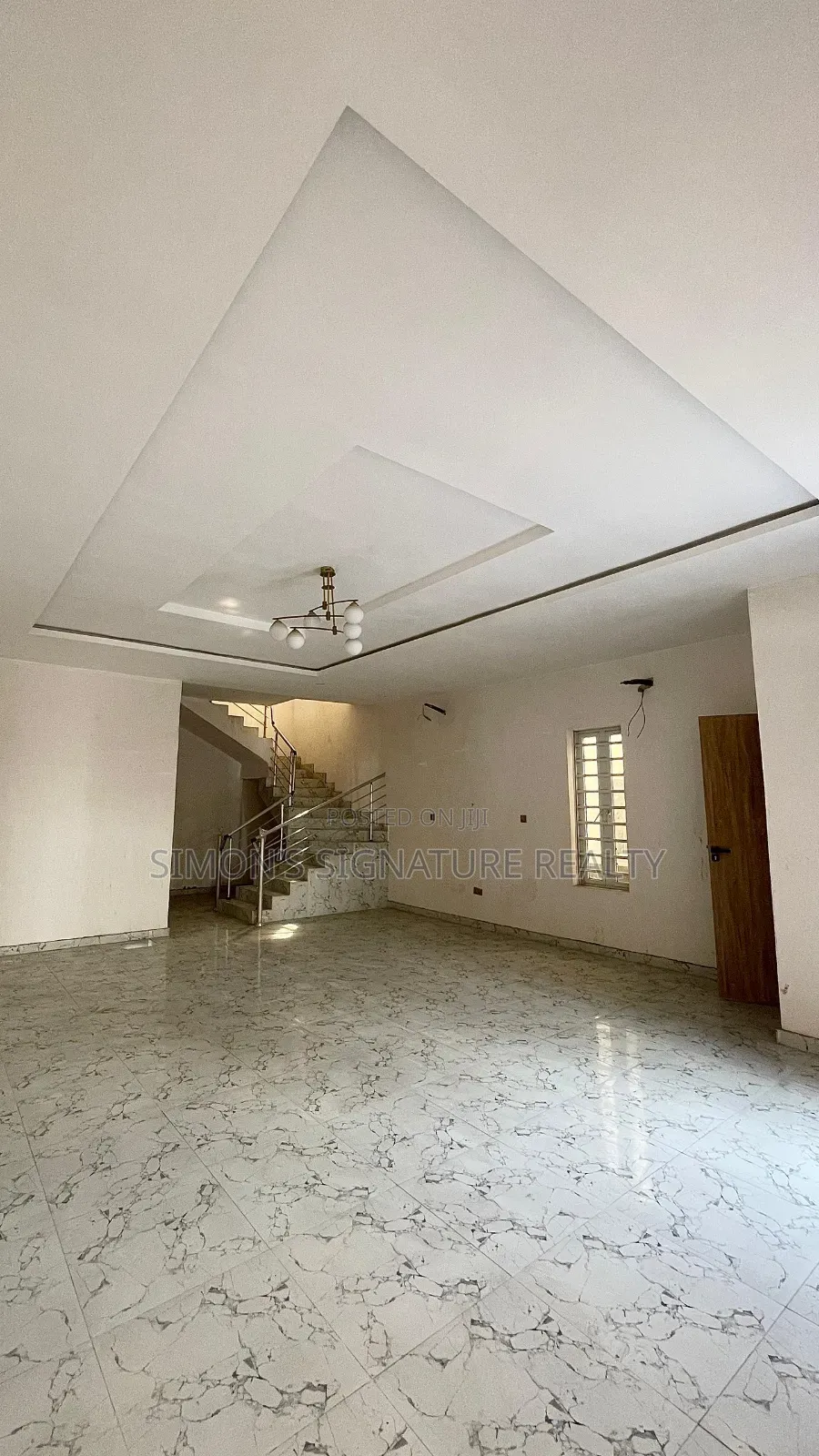 5bdrm Duplex in Chevron for sale in Chevron