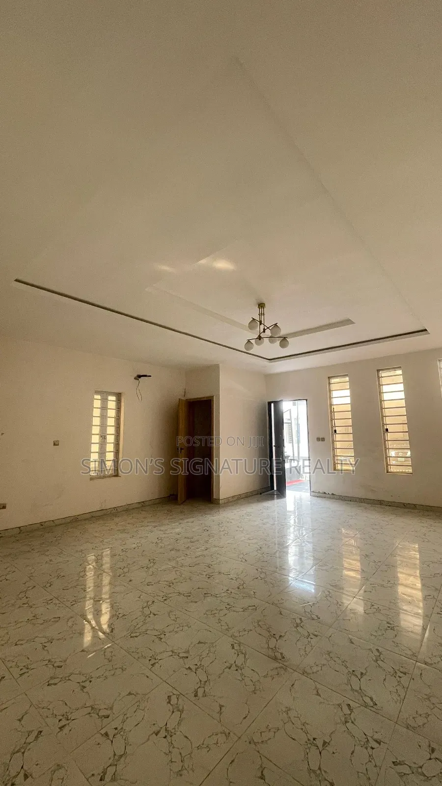 5bdrm Duplex in Chevron for sale in Chevron