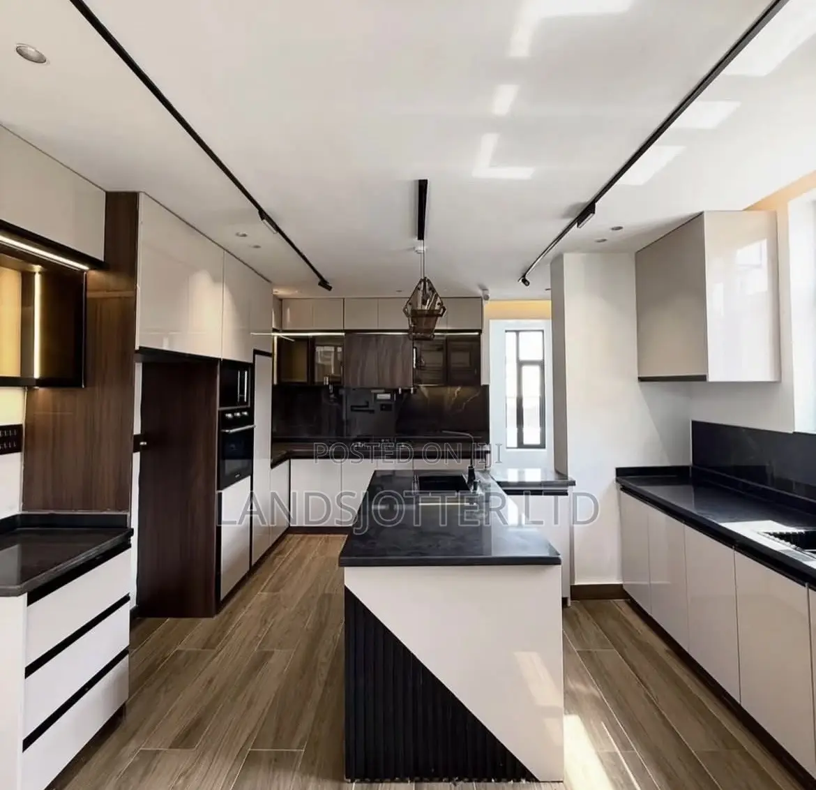 Furnished 5bdrm Duplex in Landsjotter, Apo Resettlement for sale in Apo Resettlement