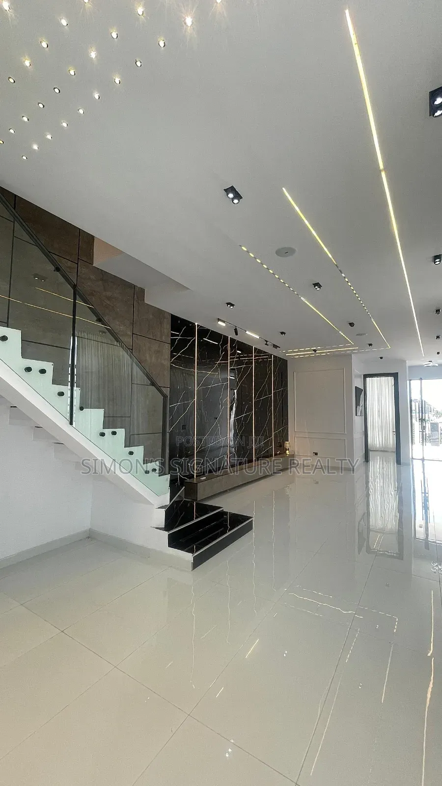 5bdrm Duplex in Ikota for sale in Ikota
