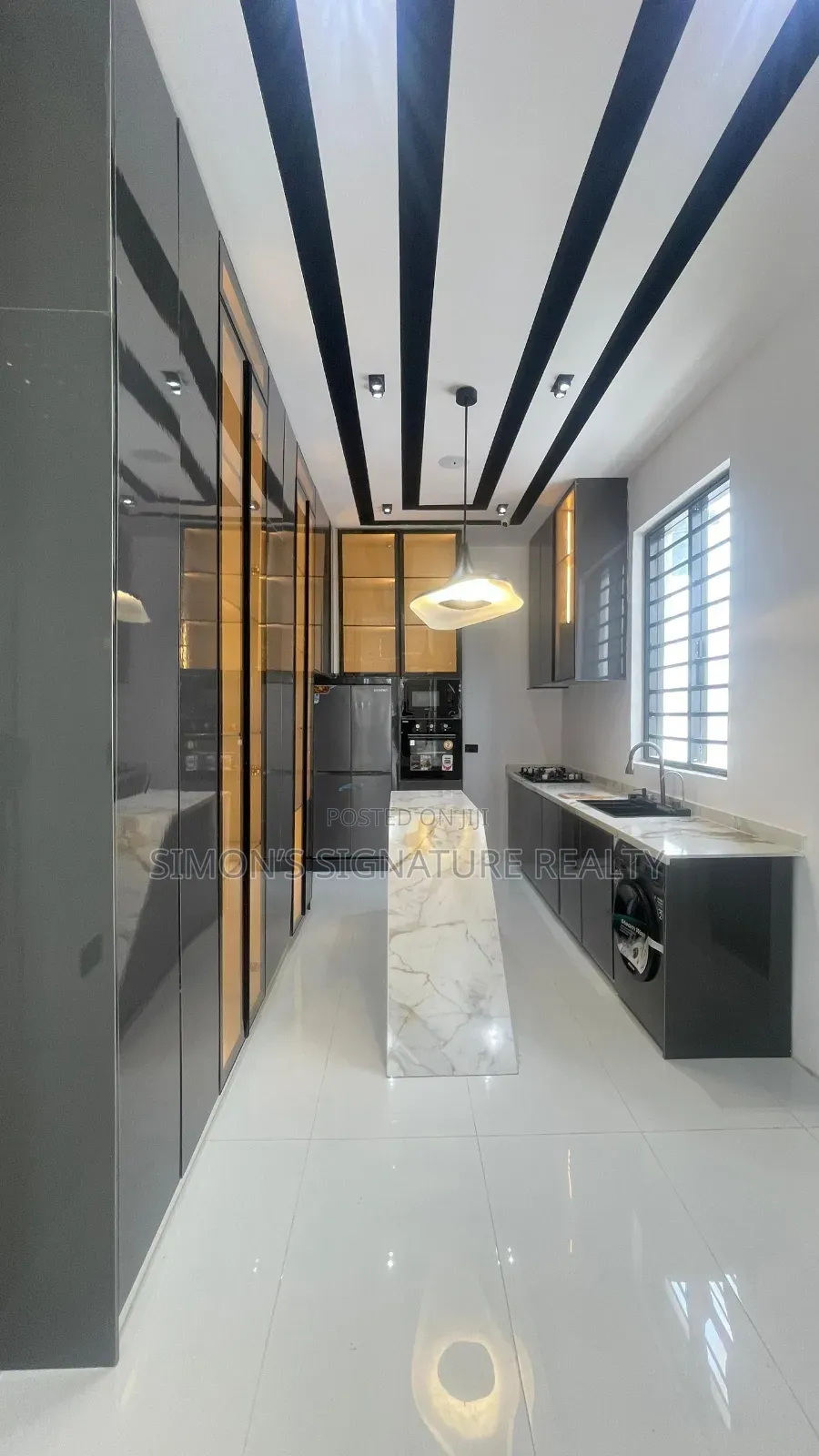 5bdrm Duplex in Ikota for sale in Ikota