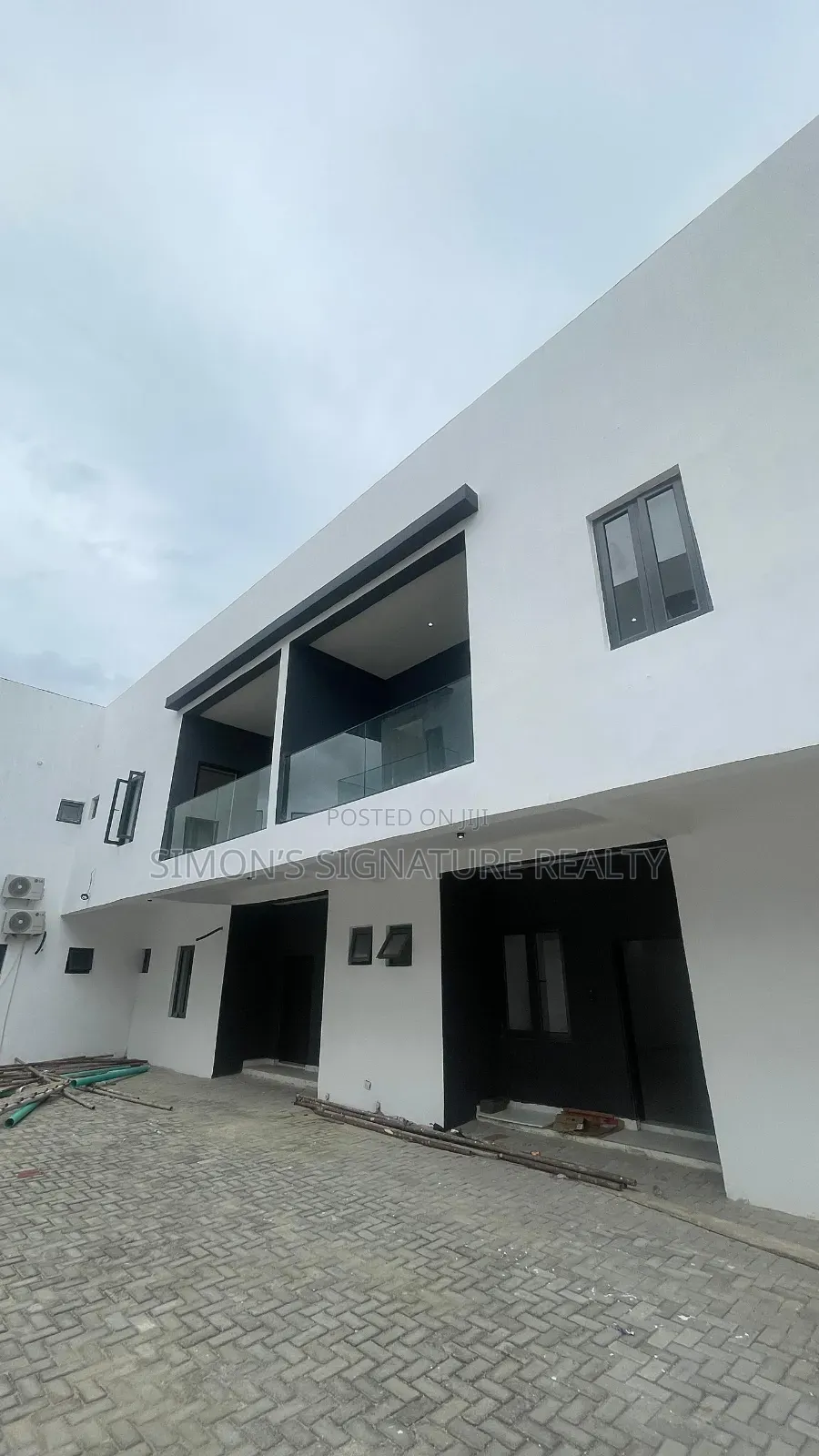 4bdrm Townhouse/Terrace in Ikota for sale in Ikota