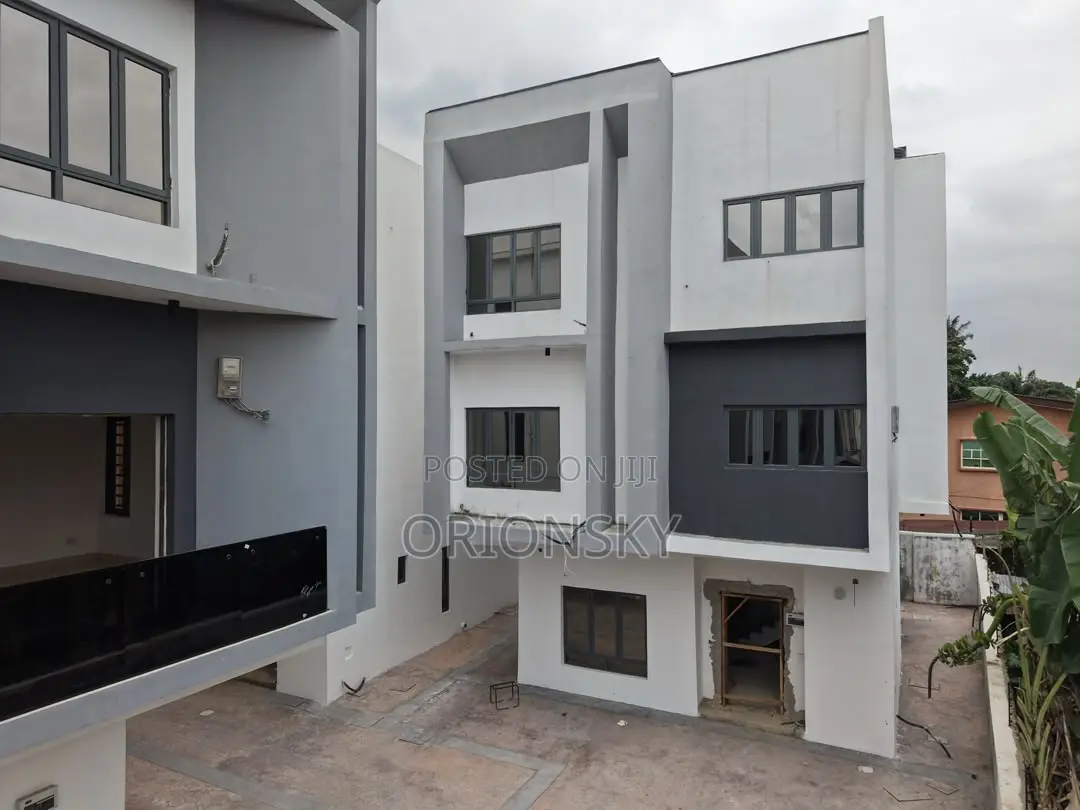 5bdrm Duplex in Bode Thomas for sale in Bode Thomas