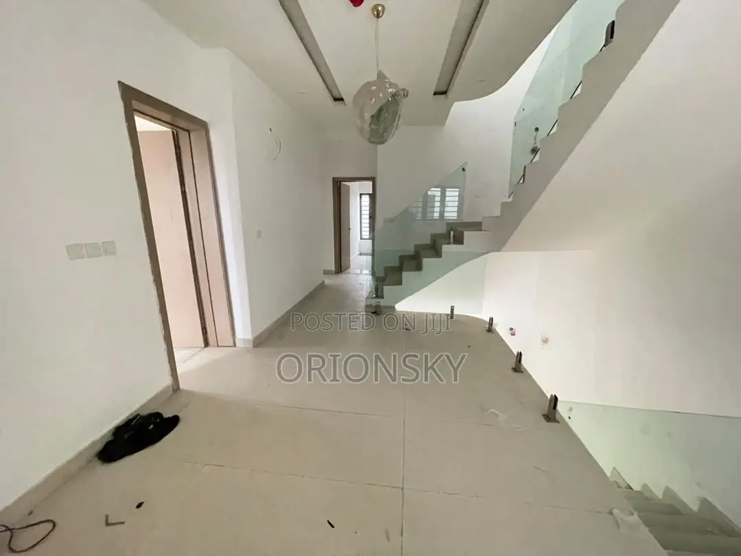 5bdrm Duplex in Bode Thomas for sale in Bode Thomas