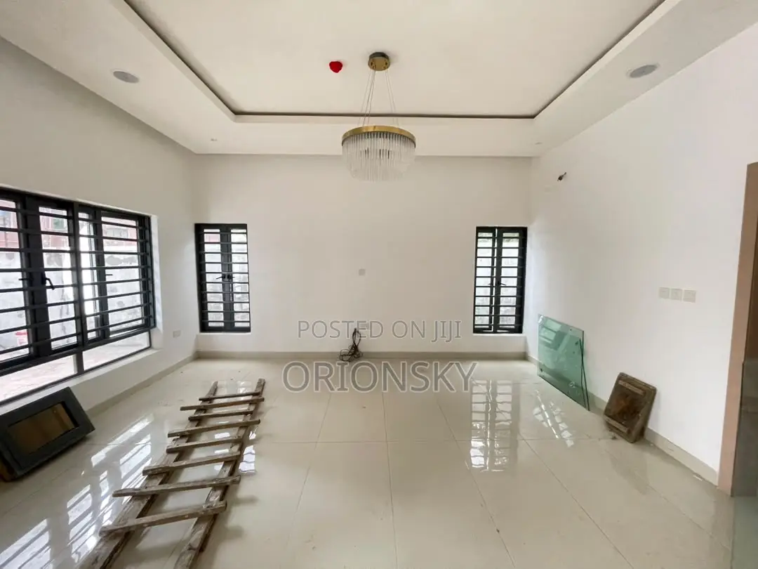 5bdrm Duplex in Bode Thomas for sale in Bode Thomas