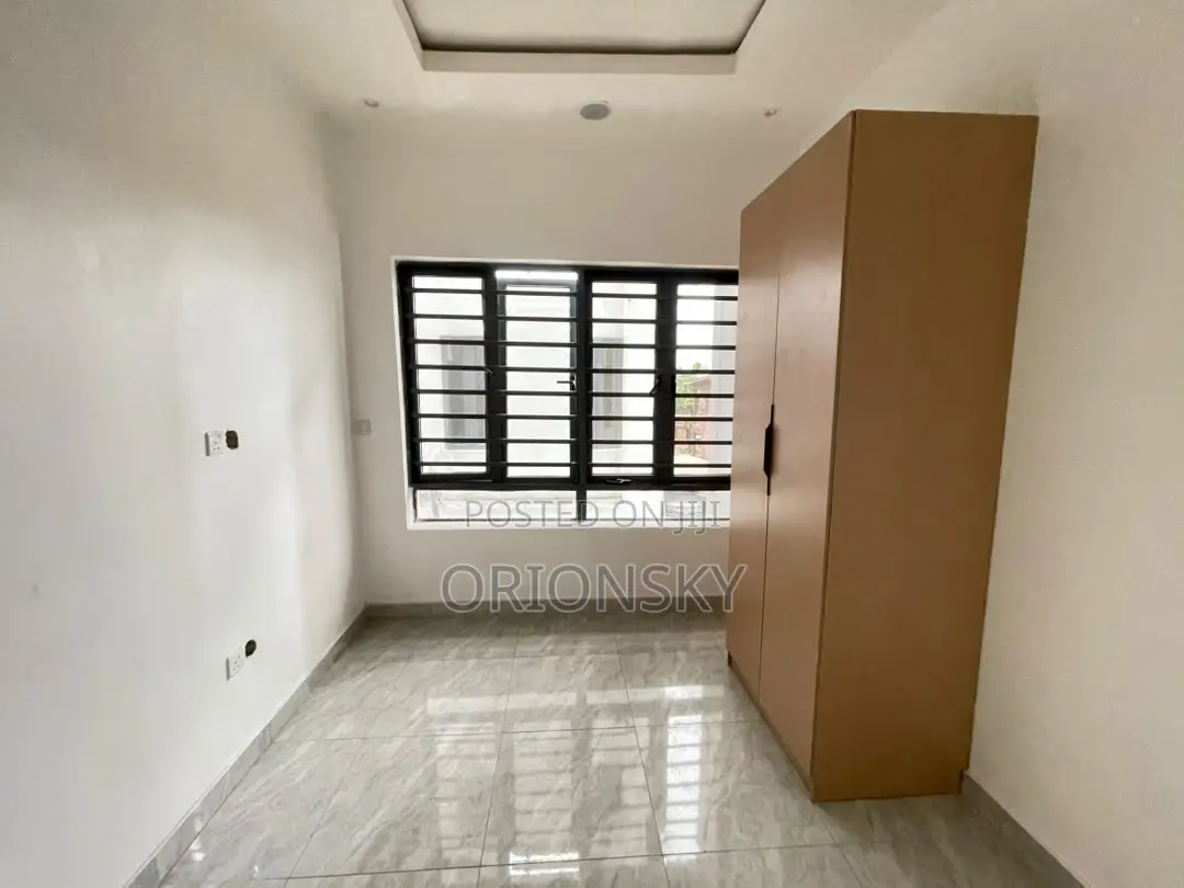 5bdrm Duplex in Bode Thomas for sale in Bode Thomas