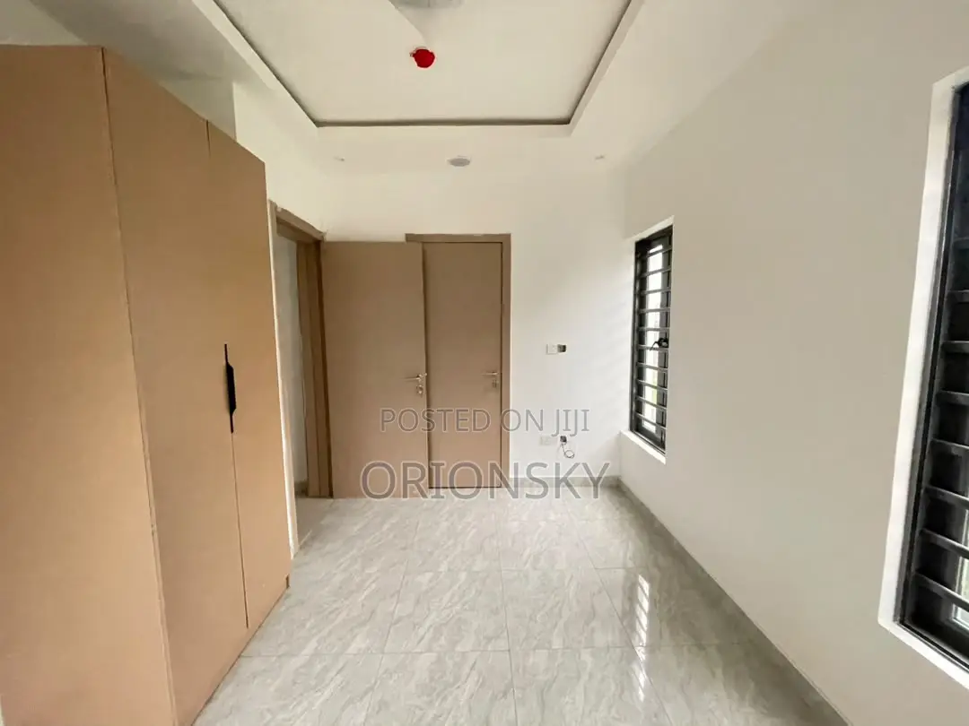 5bdrm Duplex in Bode Thomas for sale in Bode Thomas