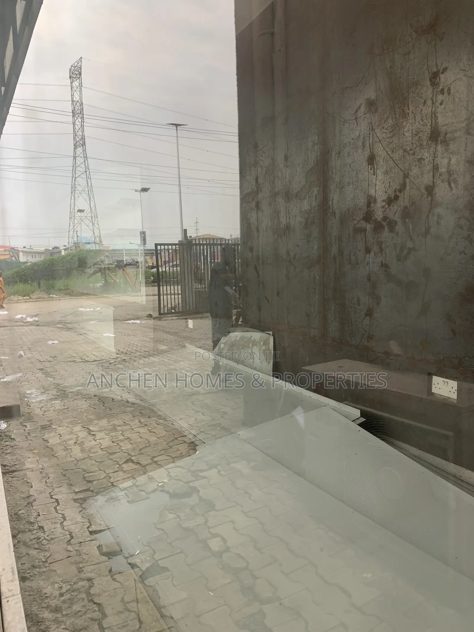Shop Facing the Expressway in Lekki