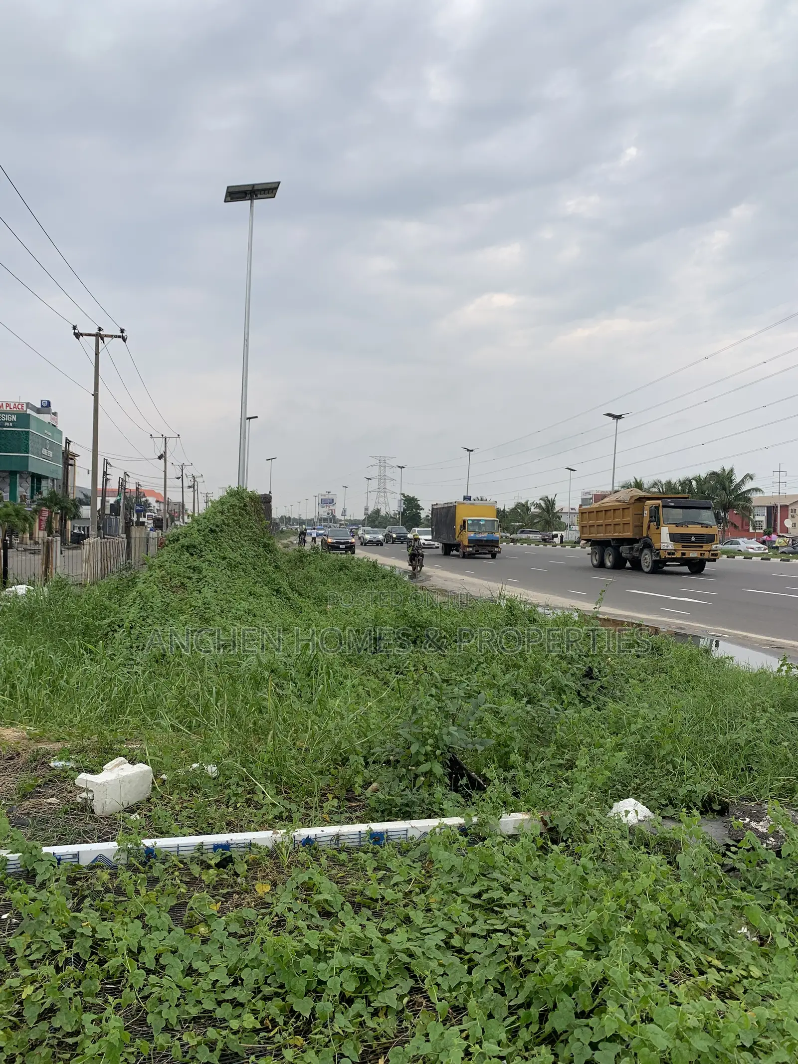 Shop Facing the Expressway in Lekki