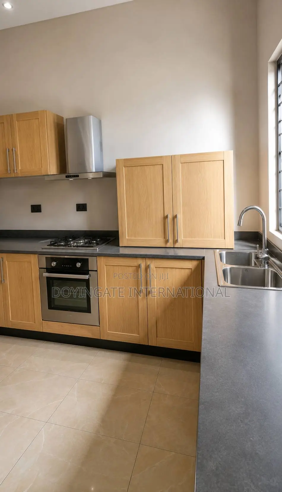 4bdrm Duplex in Allen Avenue for sale in Allen Avenue