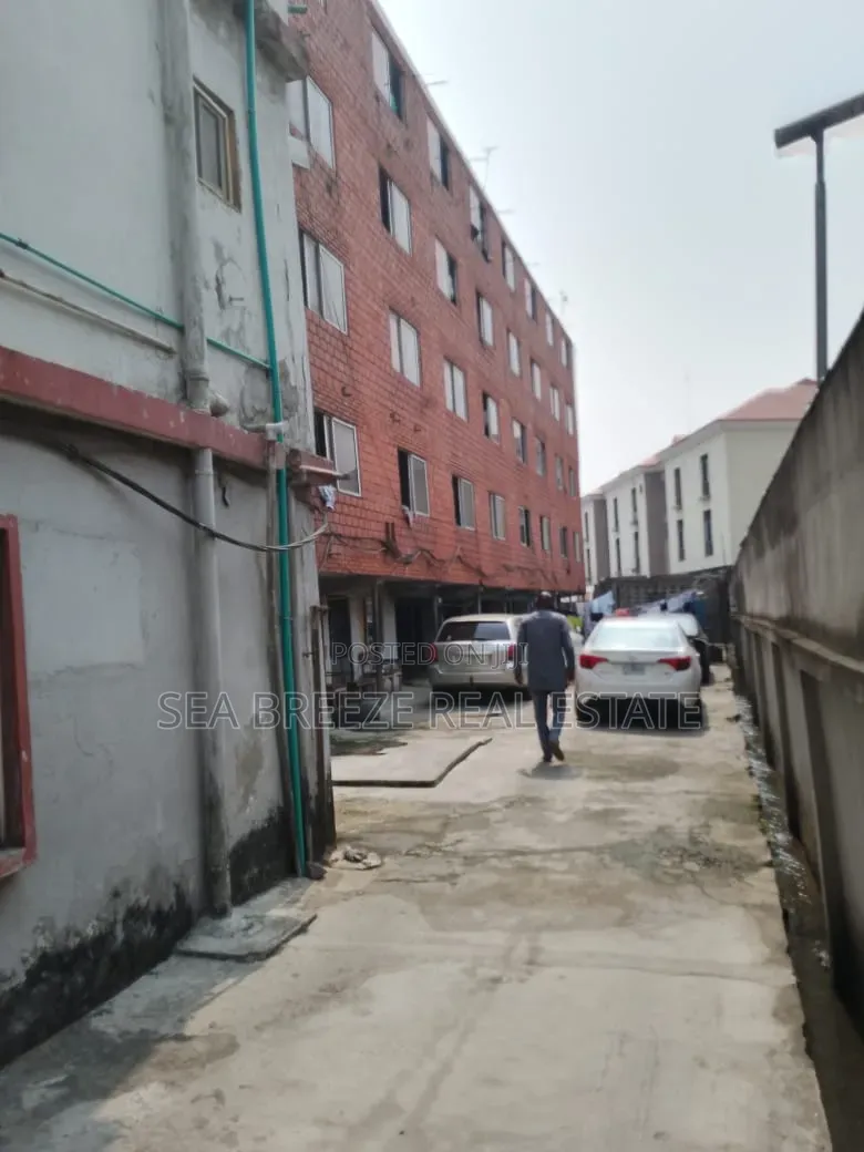 Massive 60 Room Hotel. in Ojuelegba