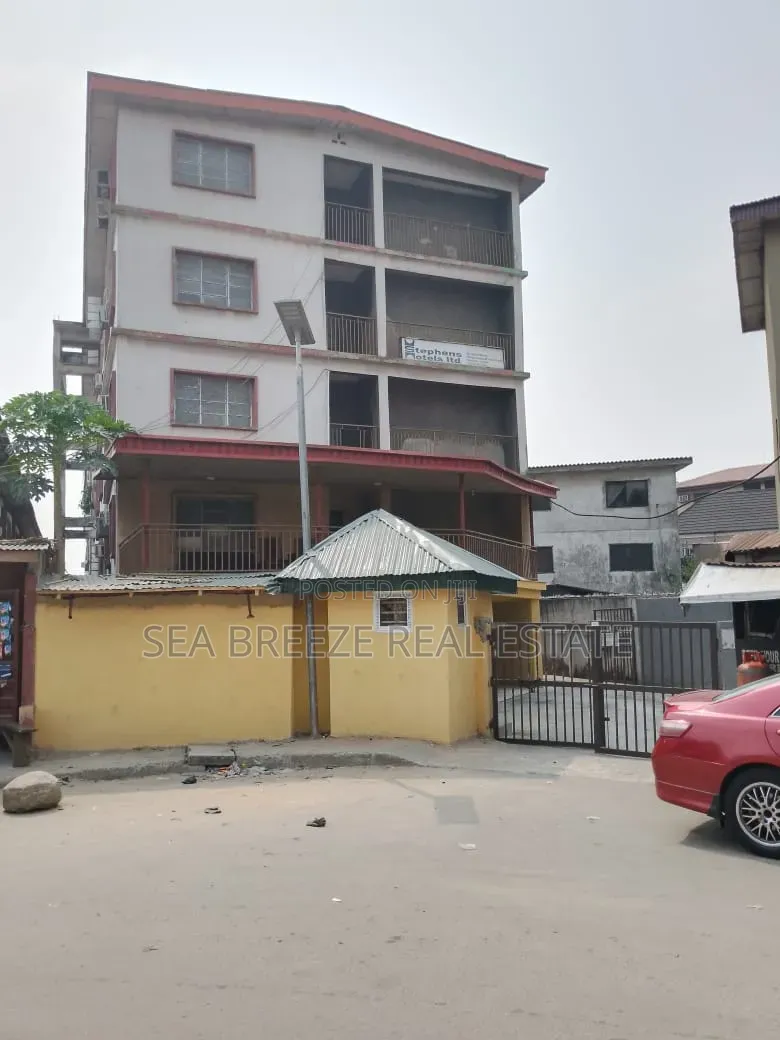 Massive 60 Room Hotel. in Ojuelegba