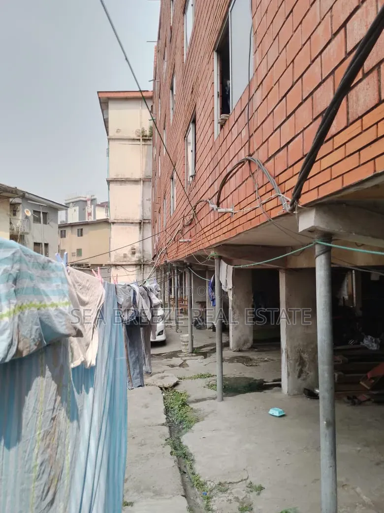 Massive 60 Room Hotel. in Ojuelegba