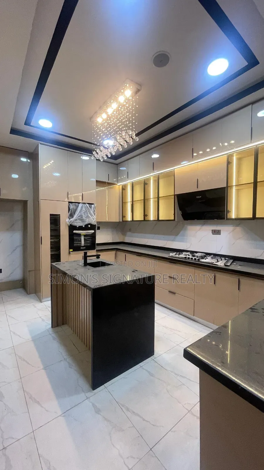 5bdrm House in Chevron for sale in Chevron