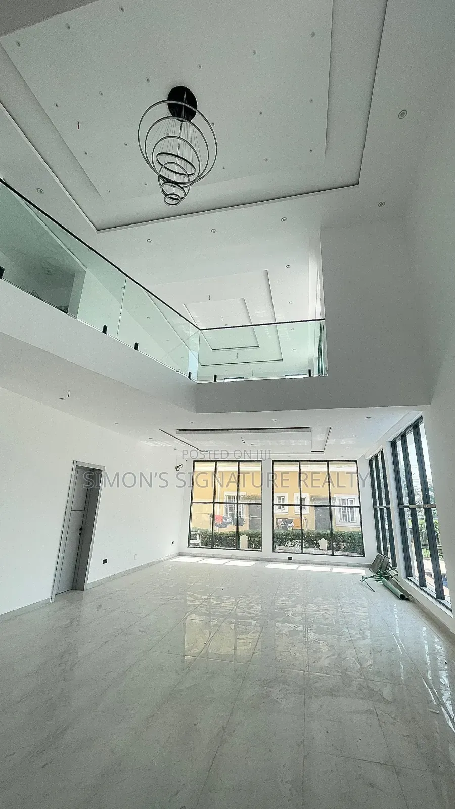 5bdrm Duplex in Chevron for sale in Chevron