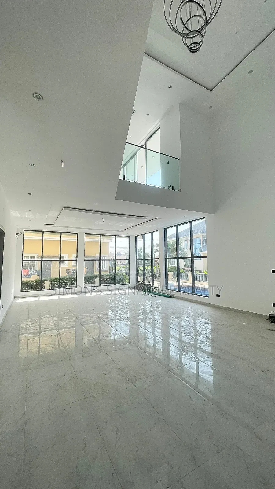 5bdrm Duplex in Chevron for sale in Chevron