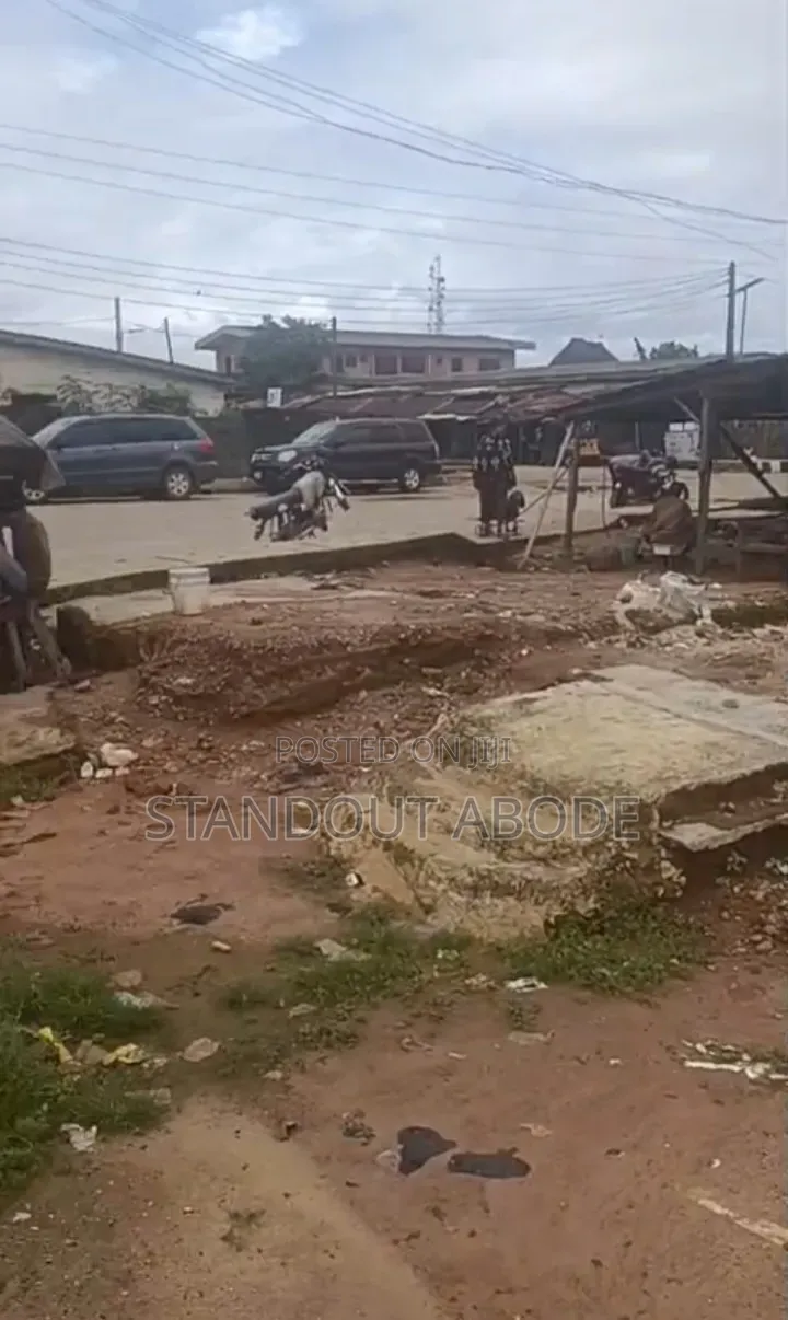 Cornerpiece Half Plot of Land Good for Commercial or Residential in Shomolu / Shomolu