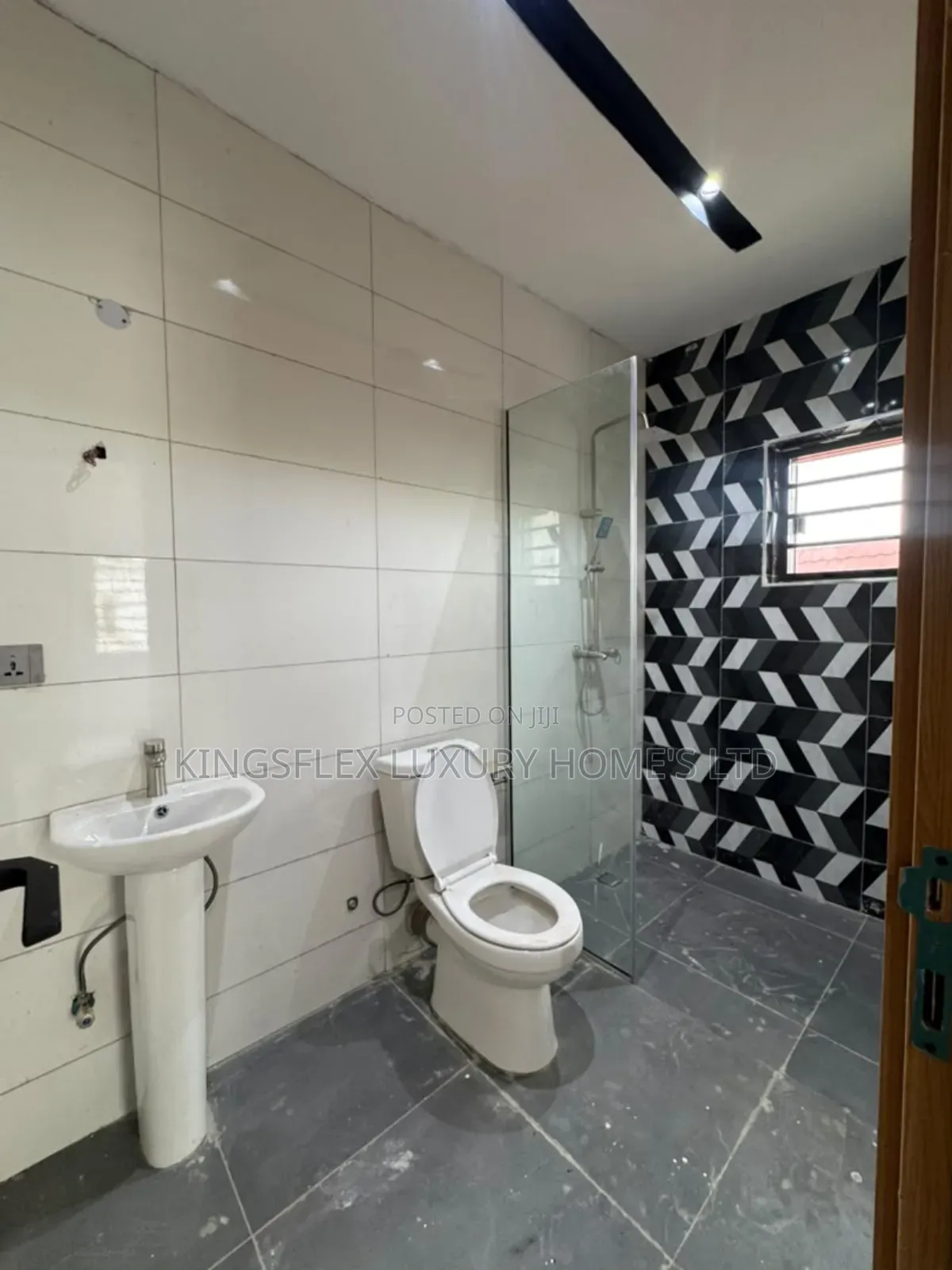 5bdrm Duplex in Estate, Lokogoma for sale in Lokogoma