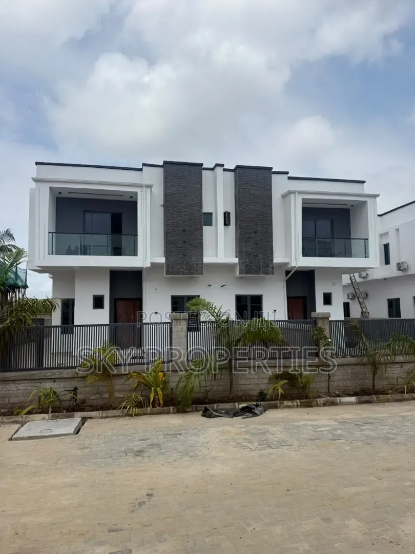 4bdrm Duplex in Victoria Gardens, Ikota for rent in Ikota