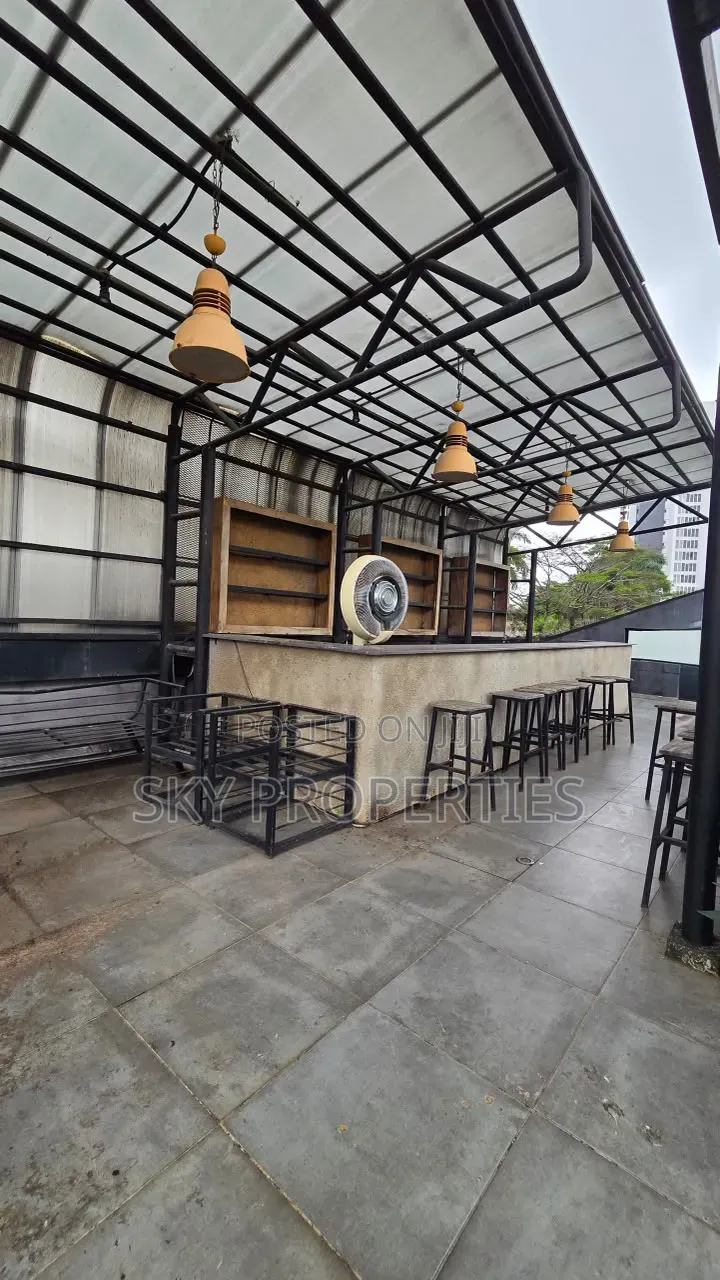 Commercial Building for Sale in Victoria Island in Saka Tinubu