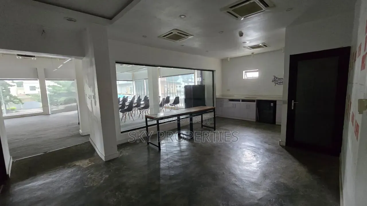 Commercial Building for Sale in Victoria Island in Saka Tinubu