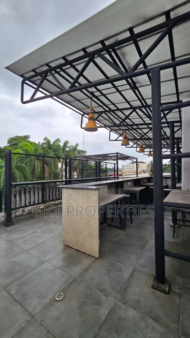 Commercial Building for Sale in Victoria Island in Saka Tinubu