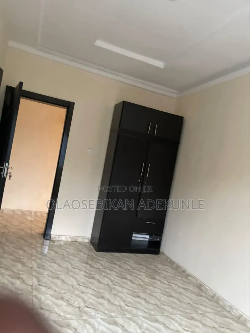 2bdrm Block of Flats in Ikolaba Estate, Bodija for rent in Bodija