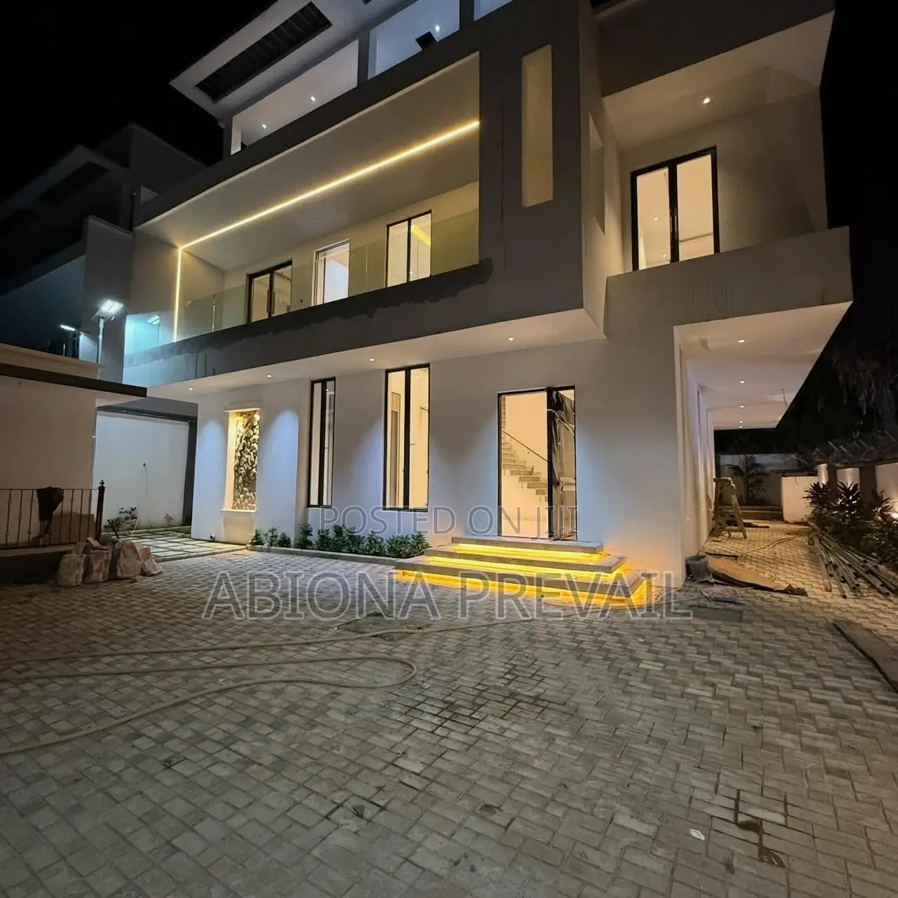 5bdrm Duplex in Maitama for sale in Maitama