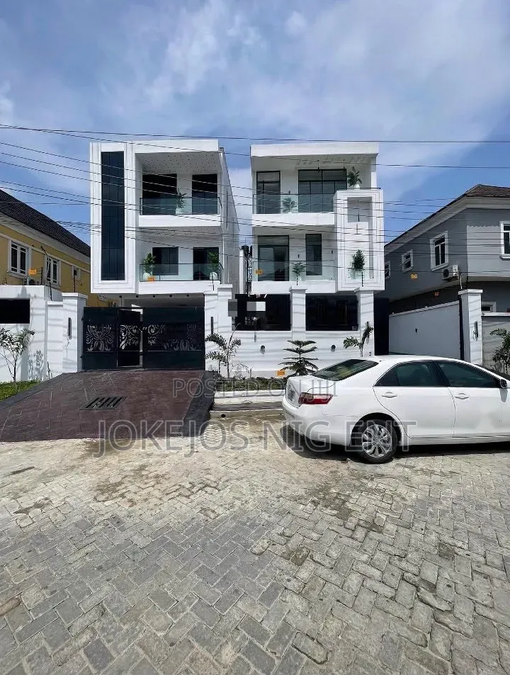 6bdrm Duplex in Chevron Drive for sale in Chevron