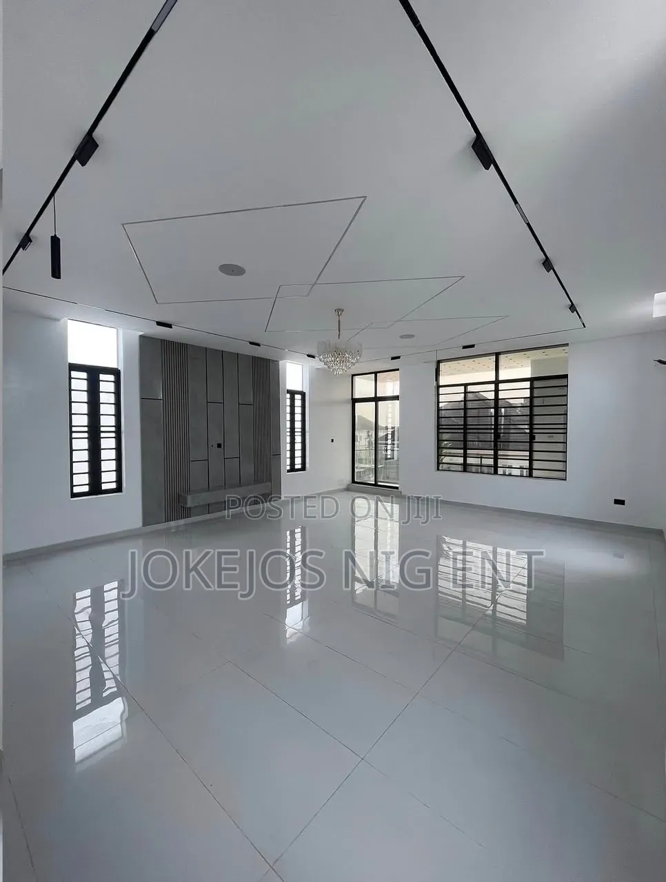 6bdrm Duplex in Chevron Drive for sale in Chevron