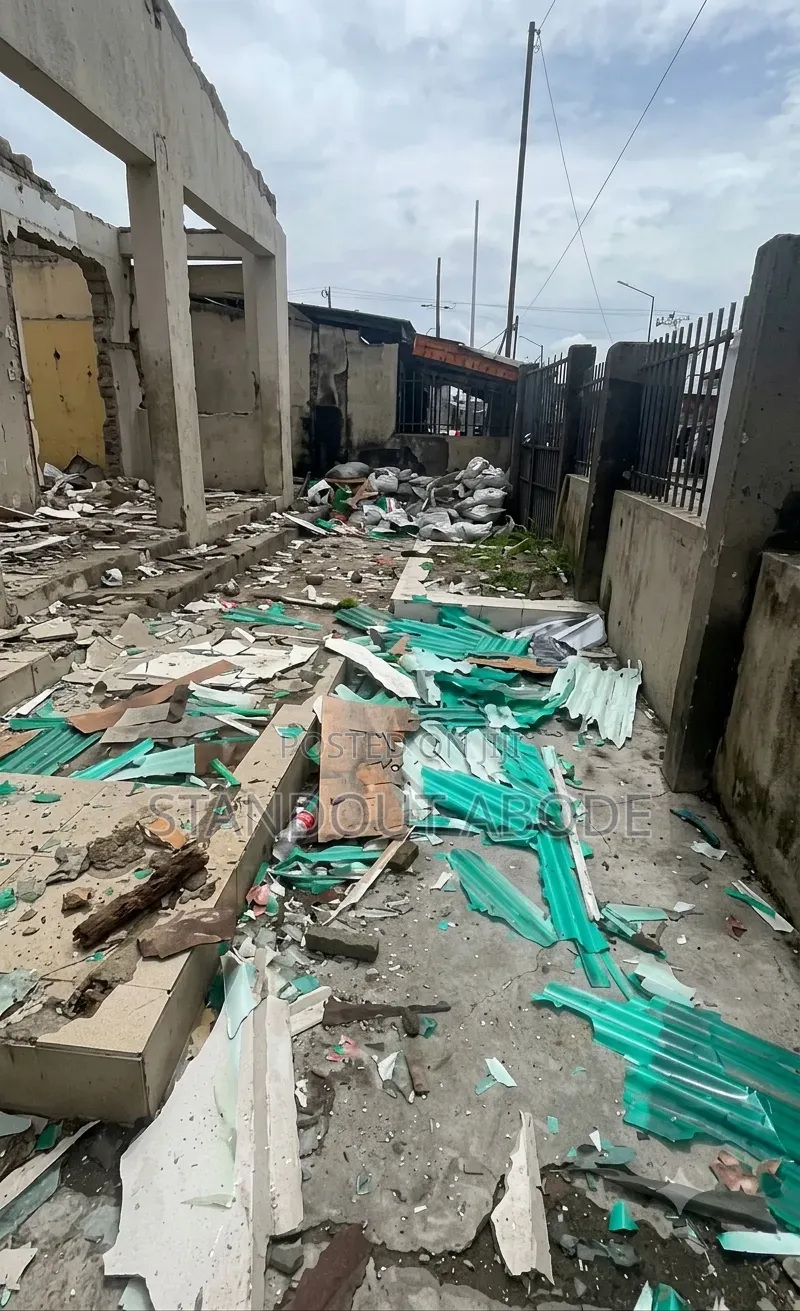Demolishable Plot of Land for Sale in Shomolu in Shomolu / Shomolu