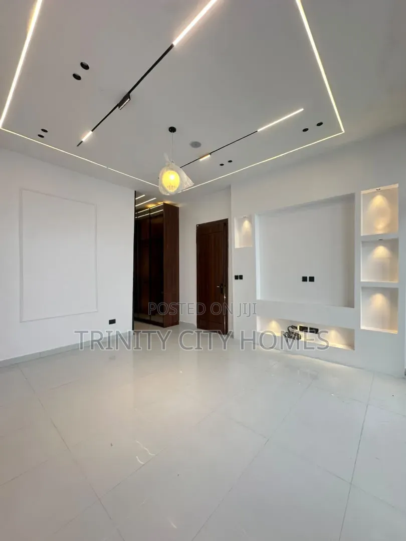 4bdrm Duplex in Ikota for sale in Ikota