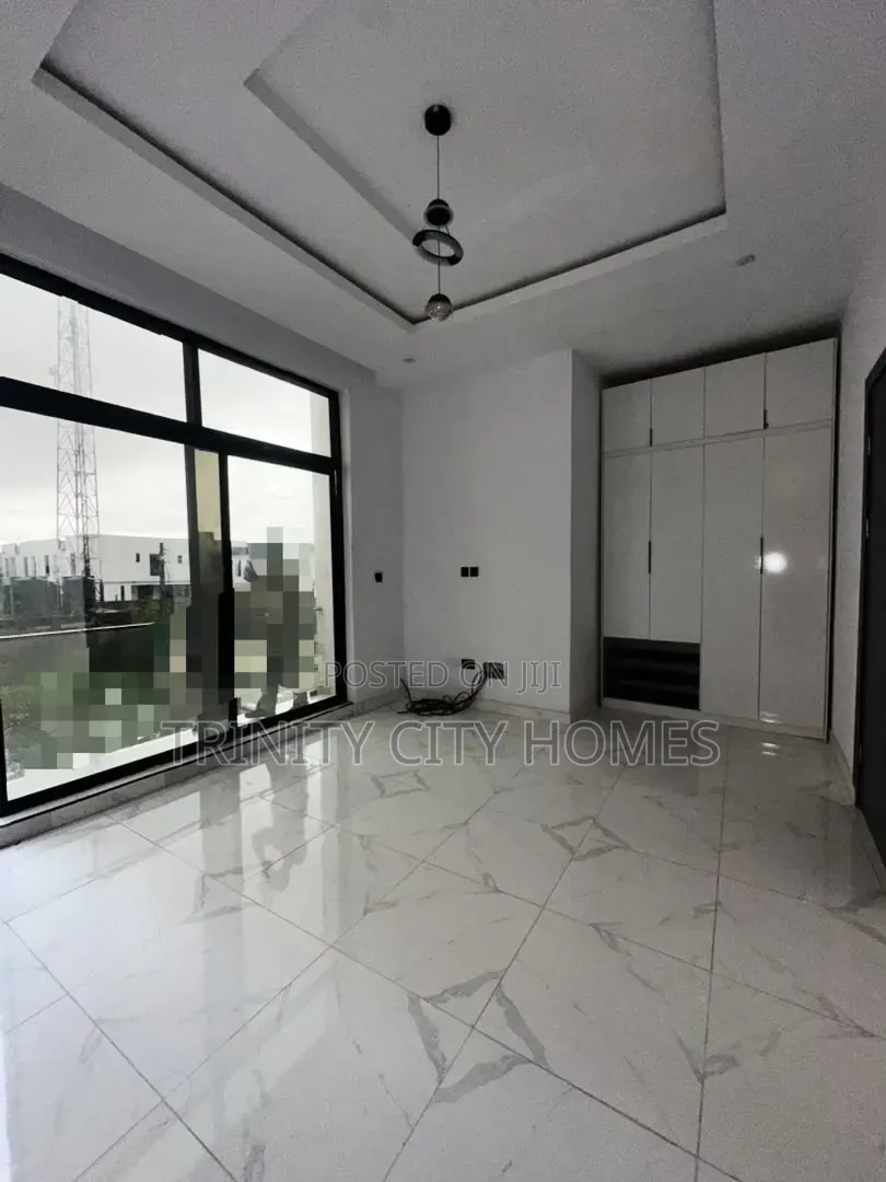 4bdrm Duplex in Ikota for sale in Ikota