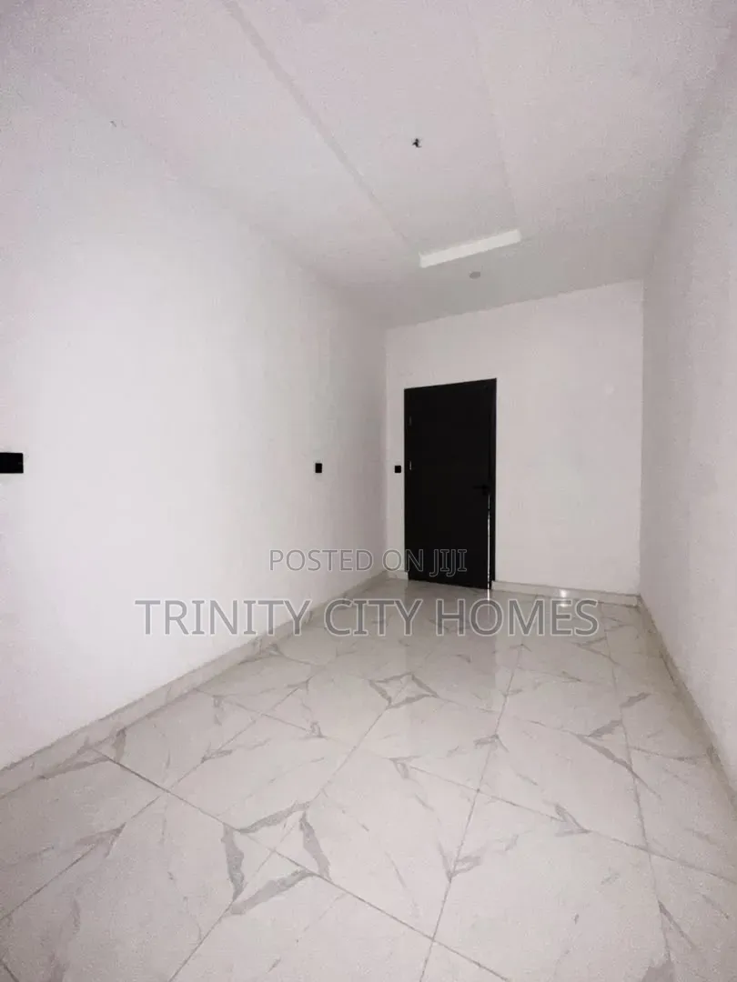 4bdrm Duplex in Ikota for sale in Ikota