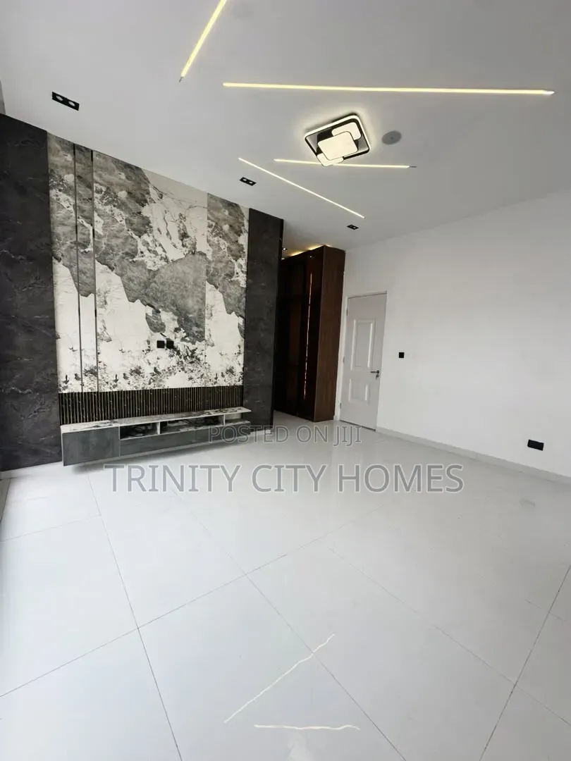 4bdrm Duplex in Ikota for sale in Ikota