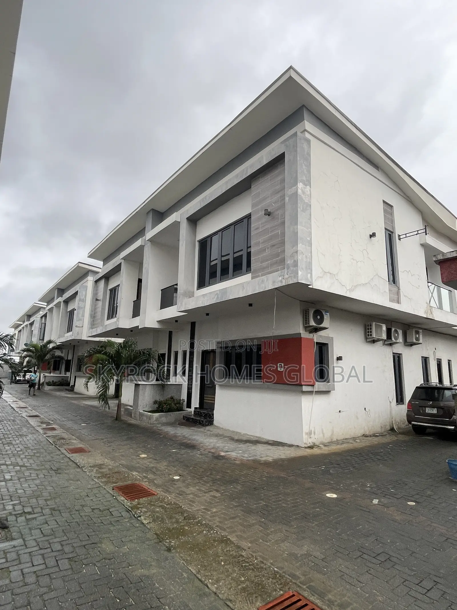 4bdrm Duplex in Ikota for rent in Ikota