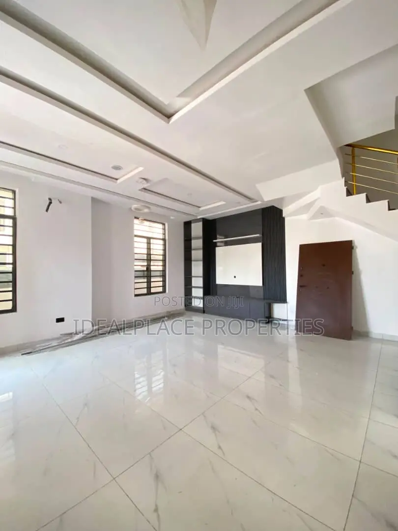 4bdrm Duplex in Lekki Expressway for sale in Lekki Expressway