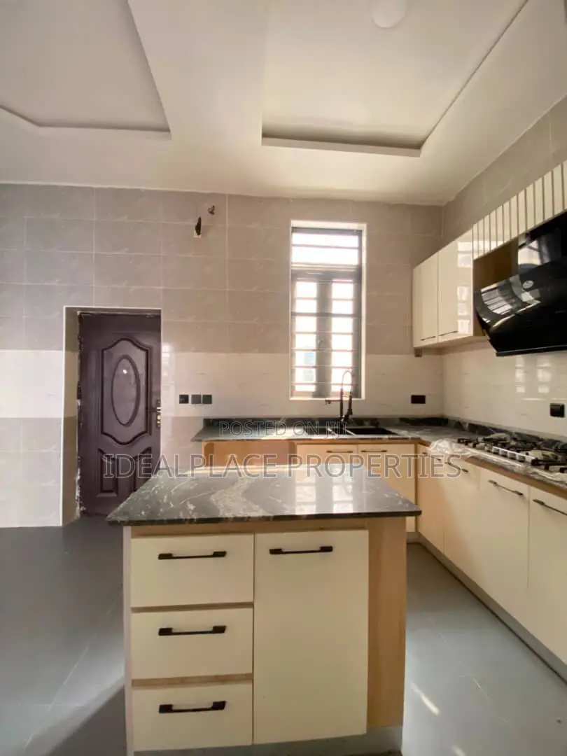 4bdrm Duplex in Lekki Expressway for sale in Lekki Expressway