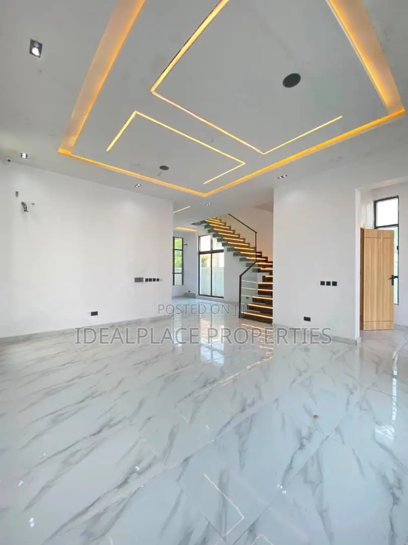 5bdrm Duplex in Chevron for sale in Chevron