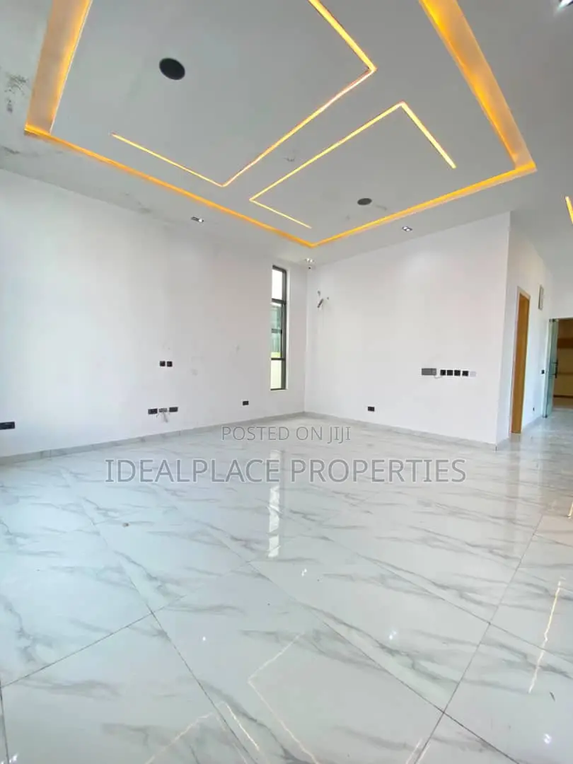5bdrm Duplex in Chevron for sale in Chevron