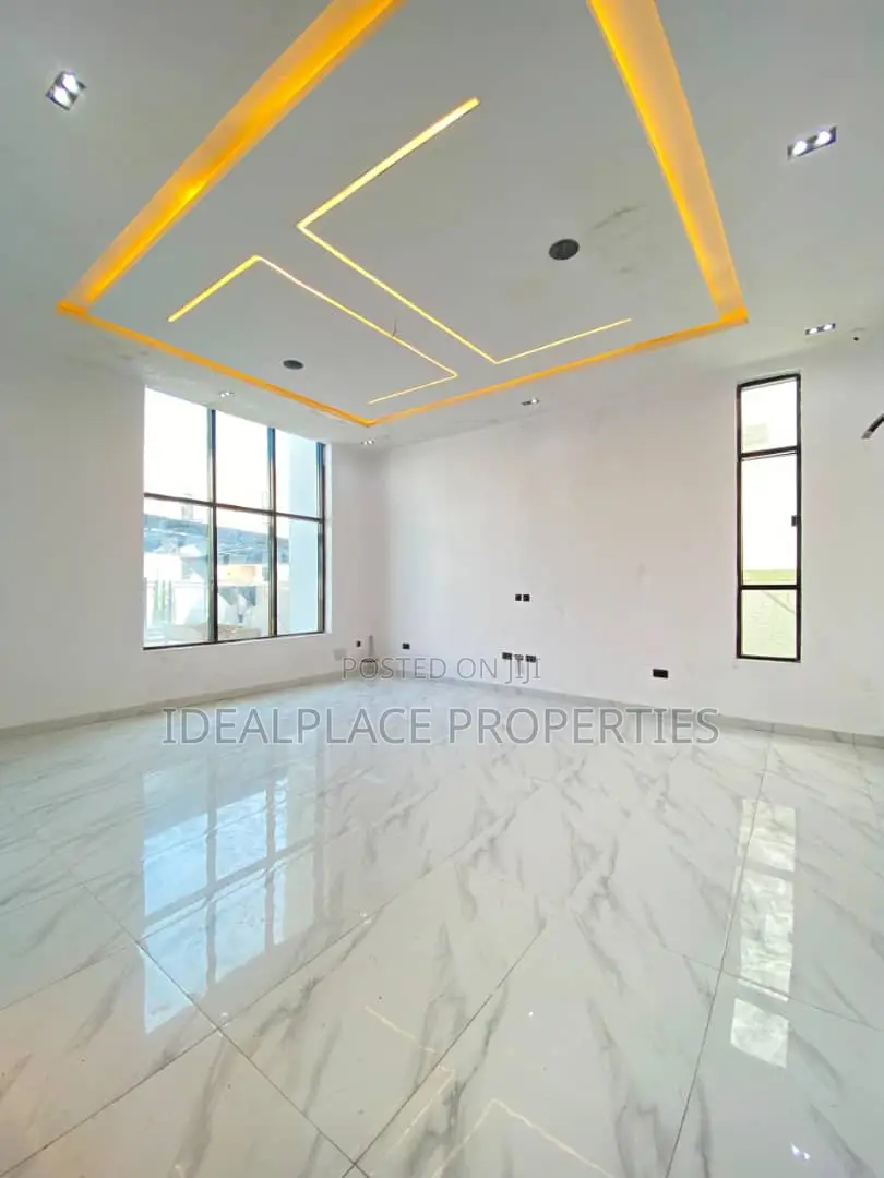 5bdrm Duplex in Chevron for sale in Chevron