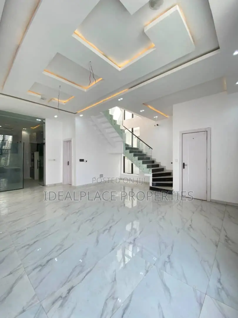 4bdrm Duplex in Chevron for sale in Chevron