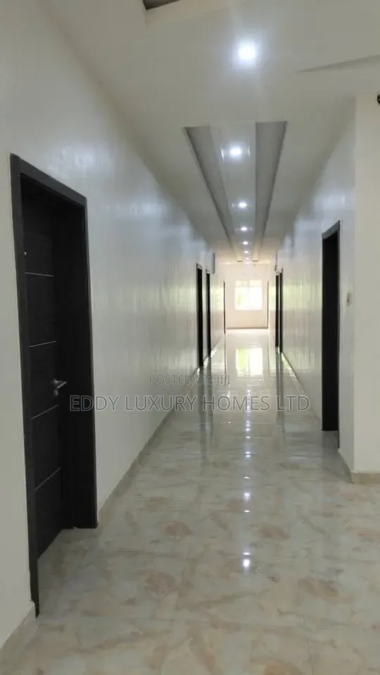26 Rooms Luxury Hotel for Sale in the Heart of Town in Uyo in Uyo