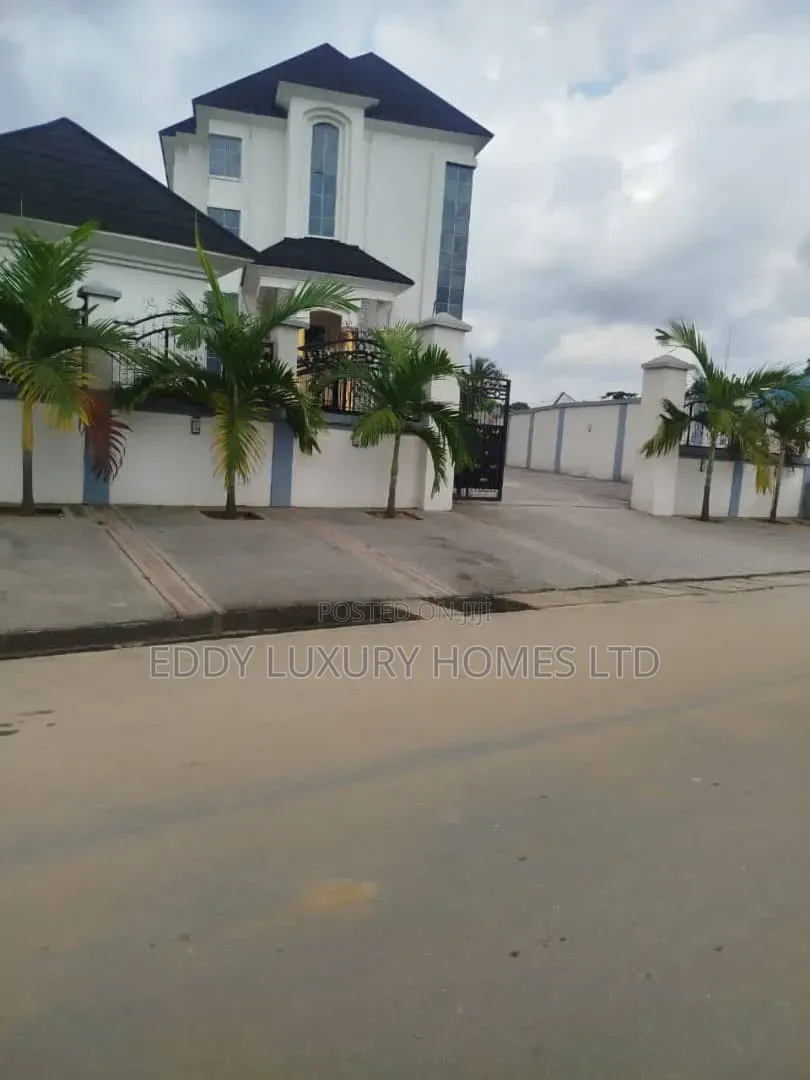 26 Rooms Luxury Hotel for Sale in the Heart of Town in Uyo in Uyo