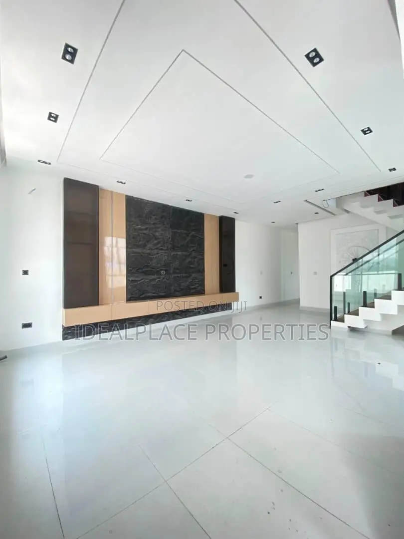4bdrm Duplex in Chevron for sale in Chevron