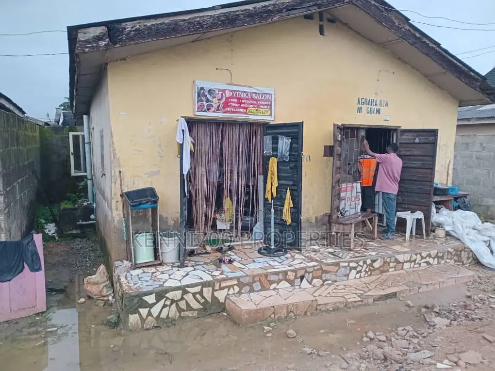 5bdrm Bungalow in Unilag Estate for sale in Magodo Isheri