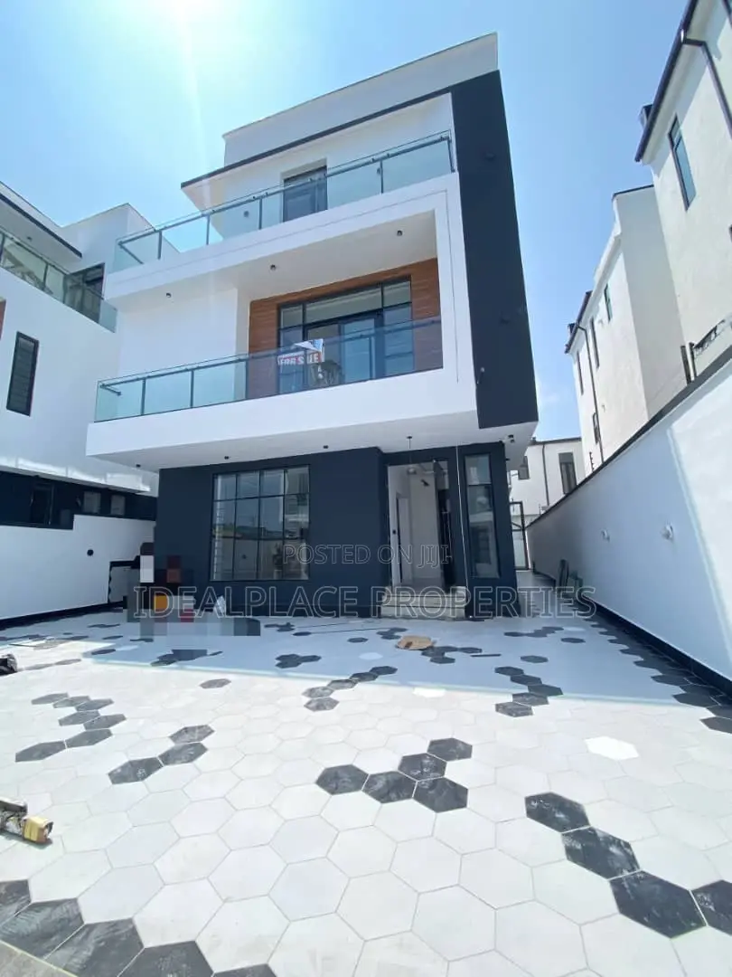 5bdrm Duplex in Chevron for sale in Chevron