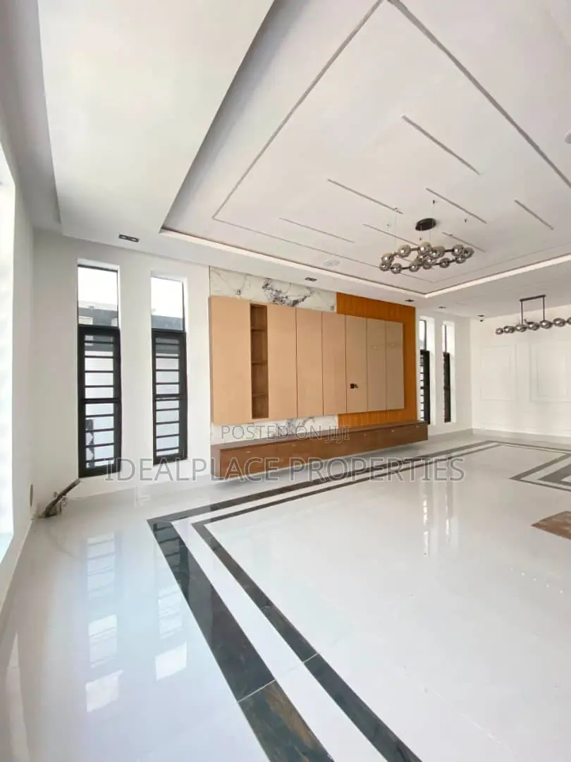 5bdrm Duplex in Chevron for sale in Chevron