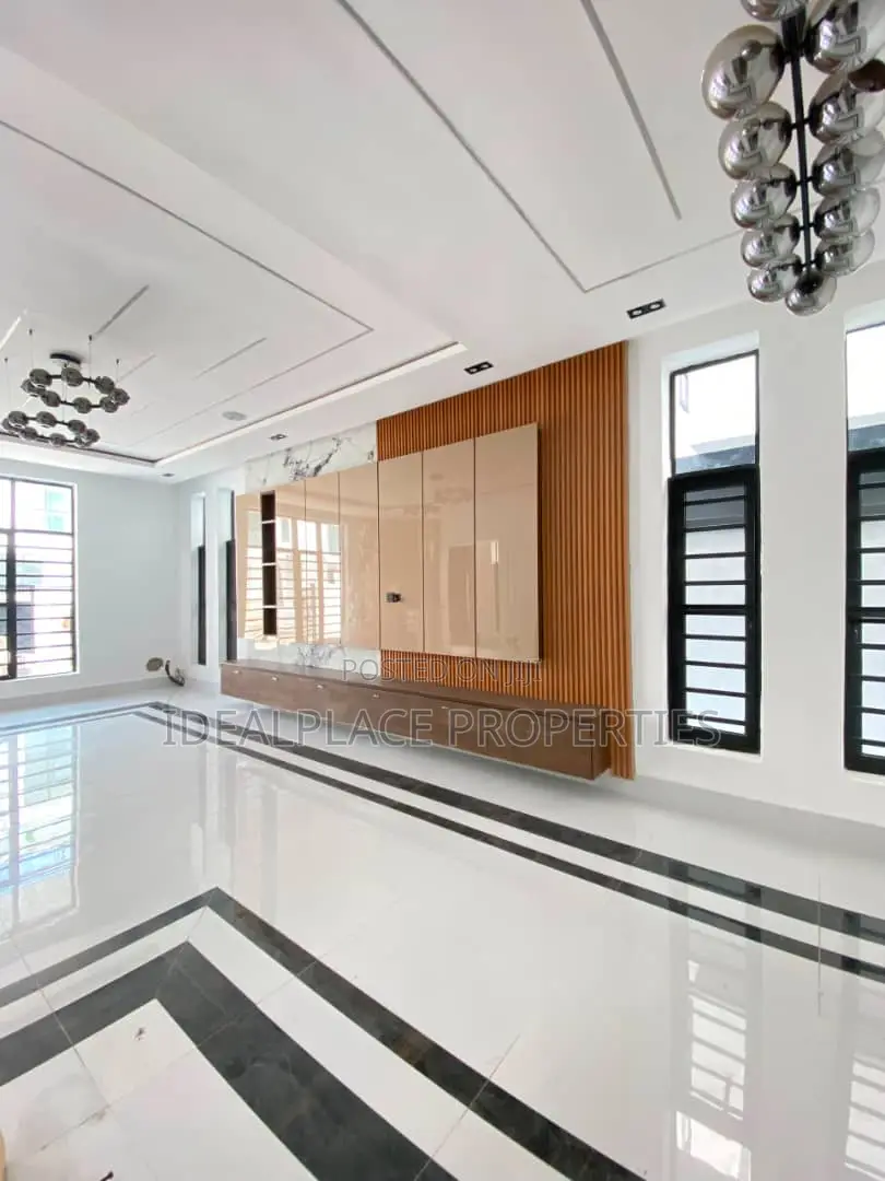 5bdrm Duplex in Chevron for sale in Chevron