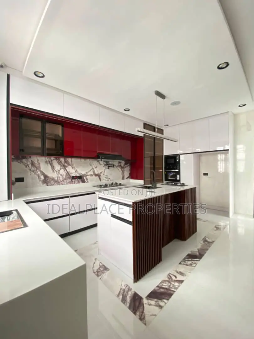 5bdrm Duplex in Chevron for sale in Chevron